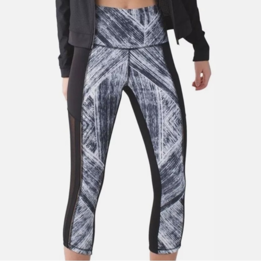 Lululemon Rare Hot To Street Crop Mesh Leggings Women's Sz 6 Heat Wave Wht/Blk